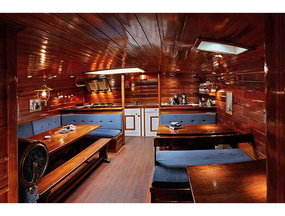 Cabin en avant, H&eacute;bergements